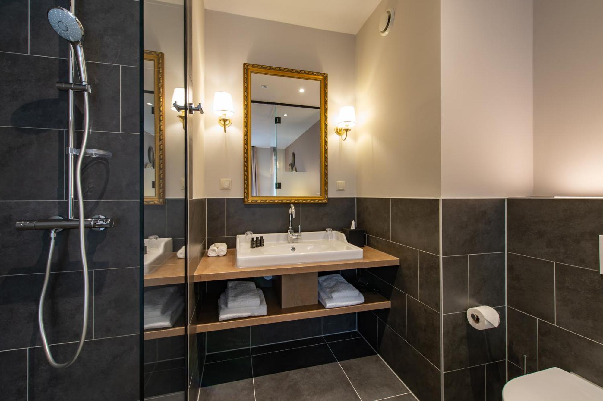 Mondragon Hotel 4*