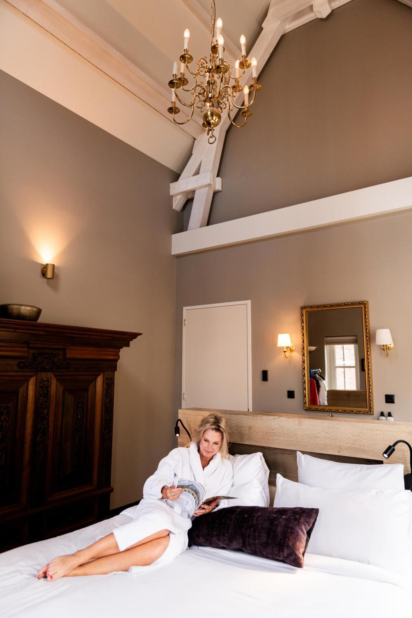 Mondragon Hotel