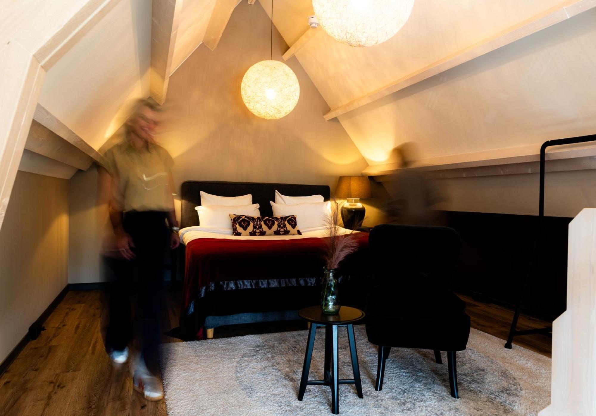 Hotel Mondragon